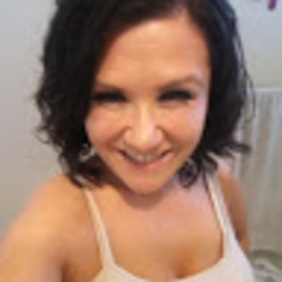 Meet your Posher, Danielle - Picture 1 of 1